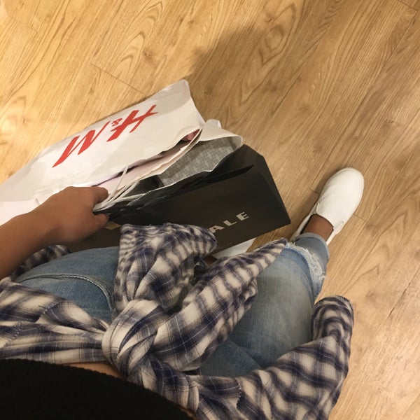 Marquee top mall h&m