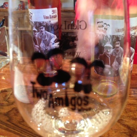 รูปภาพถ่ายที่ Two Amigos Wines โดย Eric W. เมื่อ 11/14/2012