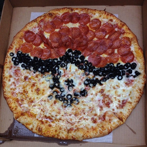 3/30/2014 tarihinde Joey S.ziyaretçi tarafından Cheezy&#39;s Pizza &amp; Subs'de çekilen fotoğraf