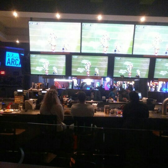 Photo taken at Dave &amp; Buster&#39;s by Ray B. on 1/17/2016