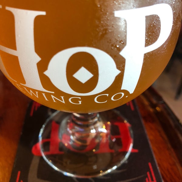 Foto scattata a House of Pendragon Brewing Co. da Scott L. il 5/25/2018