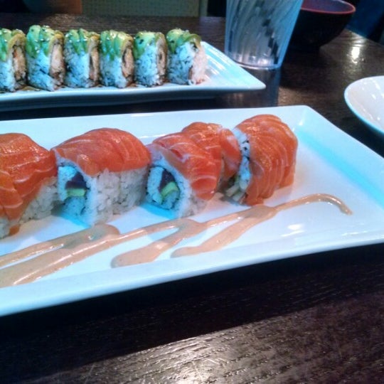 Снимок сделан в Bluefin Fusion Japanese Restaurant пользователем Trey H. 9/11/2014