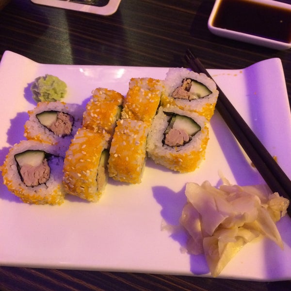 รูปภาพถ่ายที่ Sashimi Sushi Lounge โดย Deniz B. เมื่อ 12/16/2014