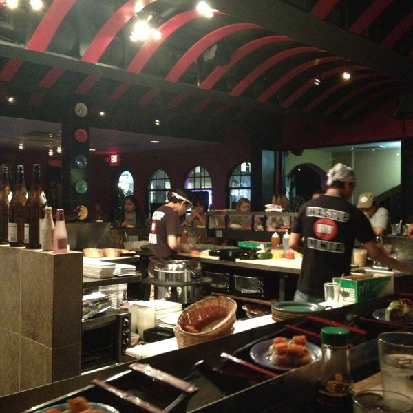 Foto tomada en Ninja Spinning Sushi Bar  por Dana W. el 5/10/2013