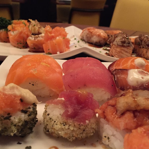 Foto diambil di Kappa Sushi Bar oleh Henrique C. pada 9/6/2015