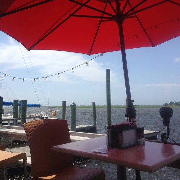 8/13/2013 tarihinde Michael C.ziyaretçi tarafından Yacht Basin Eatery'de çekilen fotoğraf