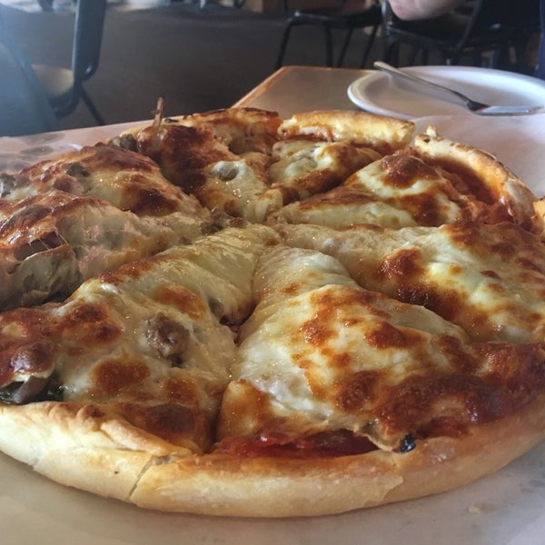 Howard's Pizza Pizzeria in Great Falls