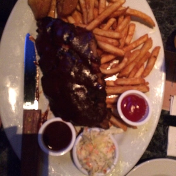 Photo taken at Kings Dining &amp; Entertainment by Cynthia F. on 1/21/2015