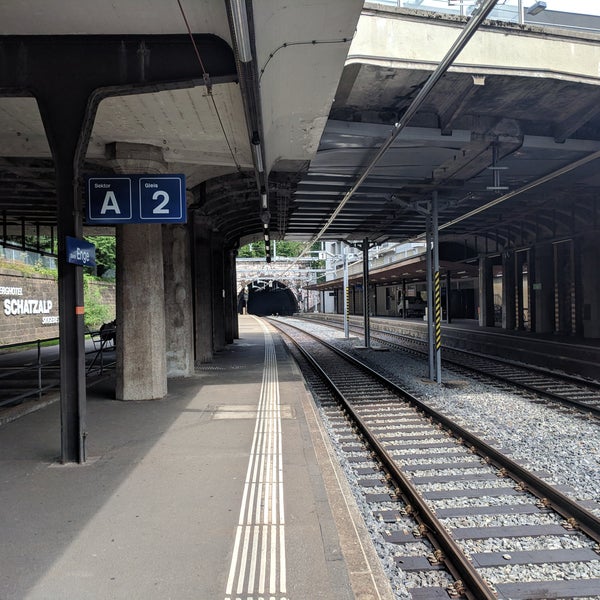 Foto diambil di Bahnhof Zürich Enge oleh Samuel W. pada 7/23/2018