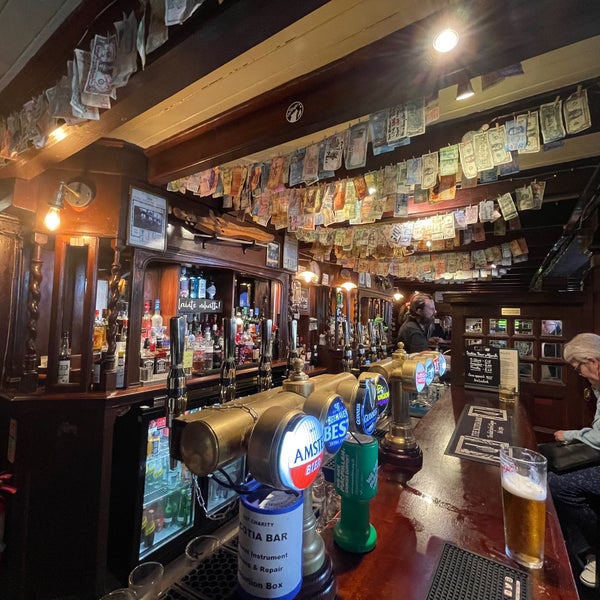 Foto tomada en Scotia Bar  por Bien N. el 6/25/2022