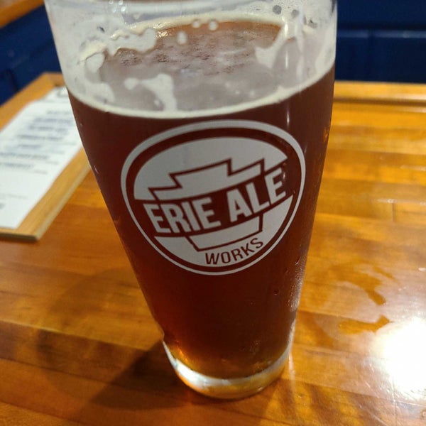รูปภาพถ่ายที่ Erie Ale Works โดย Pete R. เมื่อ 10/10/2021