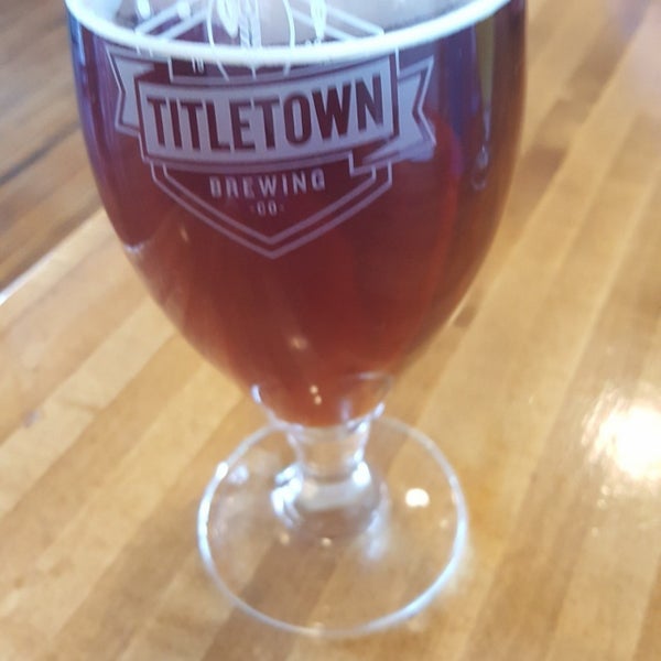 รูปภาพถ่ายที่ Titletown Brewing Co. โดย Pete R. เมื่อ 5/7/2019
