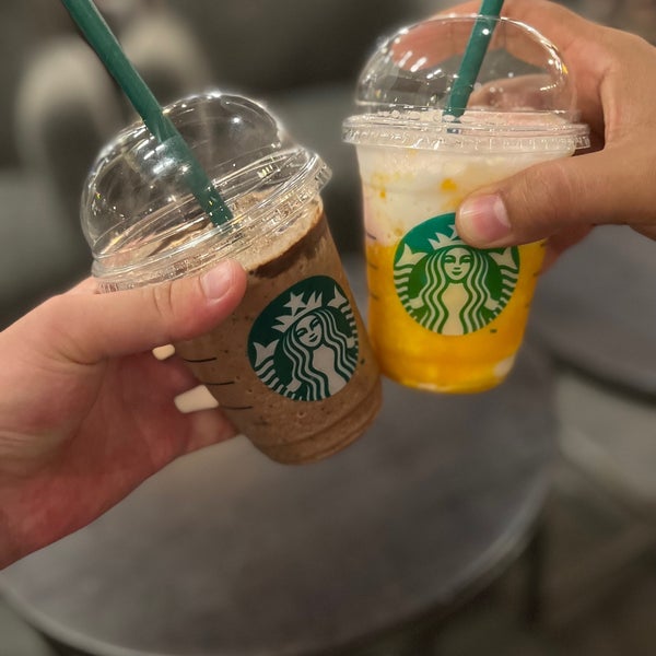 Foto scattata a Starbucks da Enbiya A. il 7/25/2022