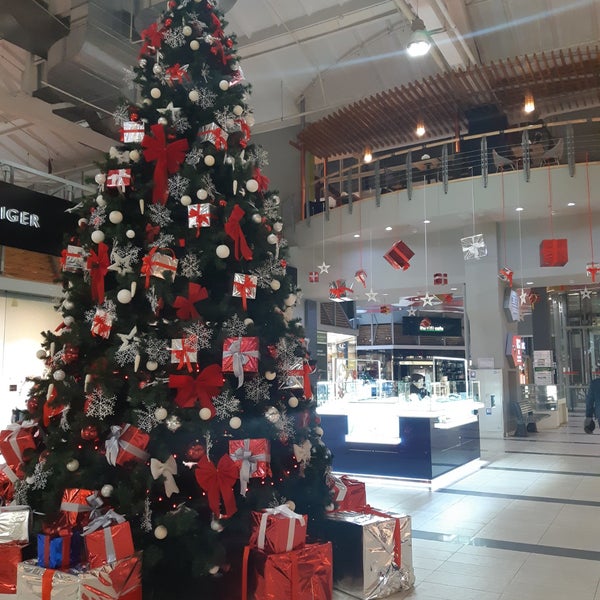 Photo taken at Cosmo Multimall by Alexandra K. on 12/19/2018