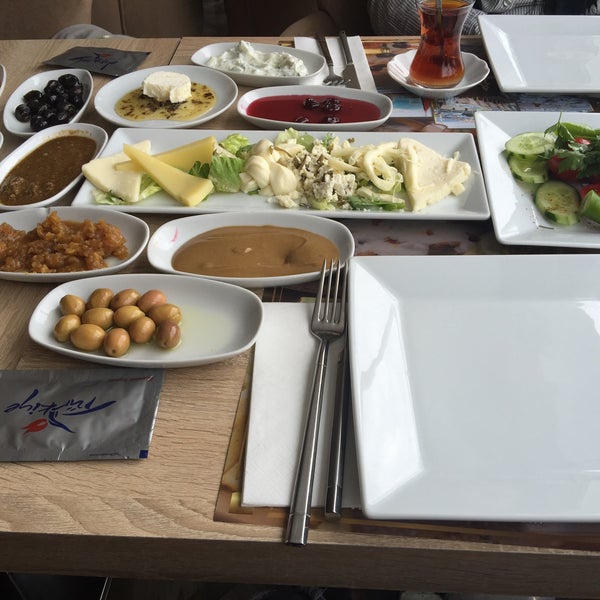 Снимок сделан в Sefa-i Hürrem Cafe &amp; Restaurant пользователем R Y. 5/22/2016