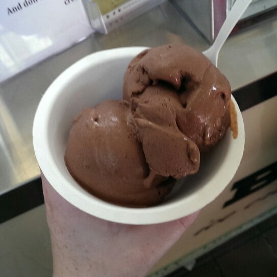 8/2/2014 tarihinde Emily G.ziyaretçi tarafından Luca &amp; Bosco Ice Cream'de çekilen fotoğraf