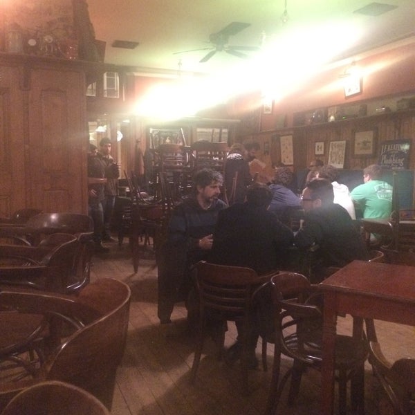 Foto diambil di O&#39;Gilins Irish Pub oleh Lyubimochka pada 5/10/2016