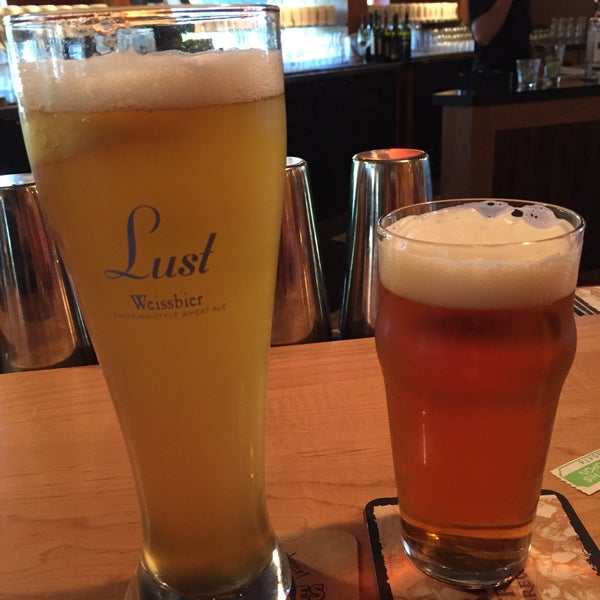 Das Foto wurde bei St. Francis Brewery &amp; Restaurant von Cindi S. am 8/20/2015 aufgenommen