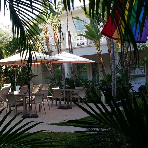 Foto tirada no(a) Grand Palm Plaza, Gay Men&#39;s Resort por Edward O. em 5/28/2015