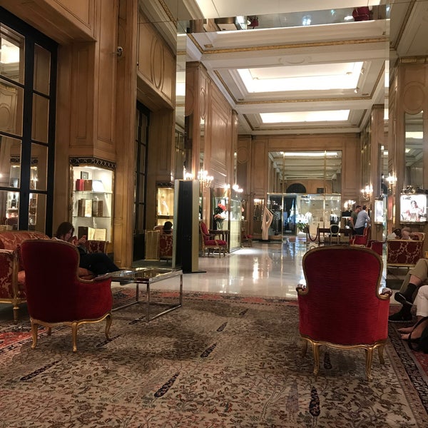 Foto diambil di Alvear Palace Hotel oleh Clara S. pada 11/23/2019