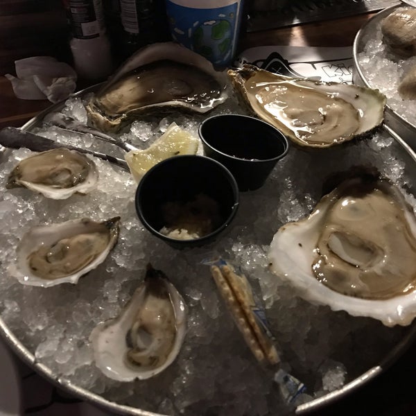 Foto tirada no(a) Mine Oyster Restaurant &amp; Raw Bar por Clara S. em 6/28/2019