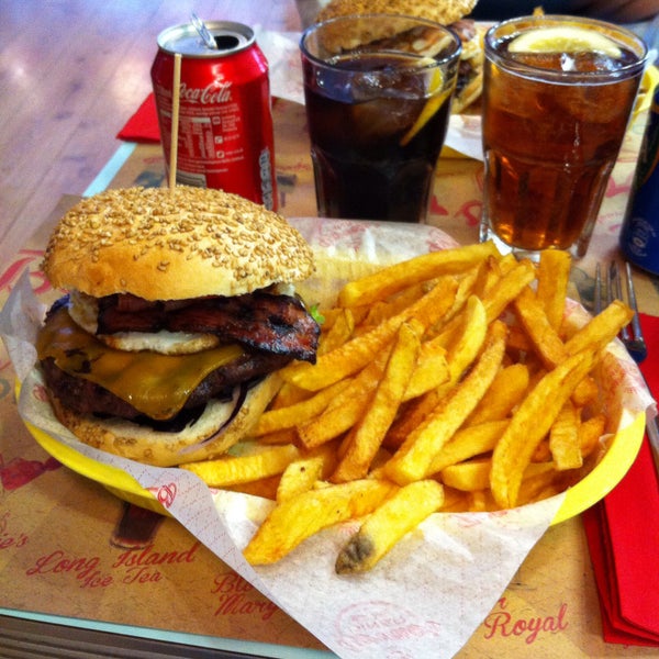 Das Foto wurde bei Bernie&#39;s Diner von Tamas D. am 3/16/2015 aufgenommen