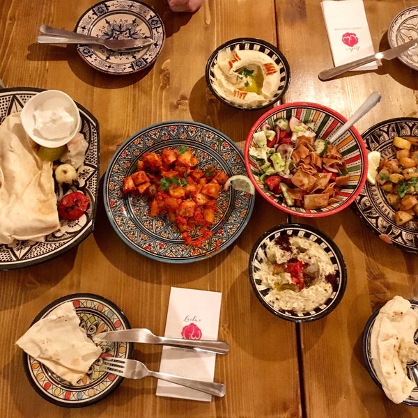 Снимок сделан в Leila&#39;s Authentic Lebanese Cuisine пользователем Tamas D. 8/4/2019