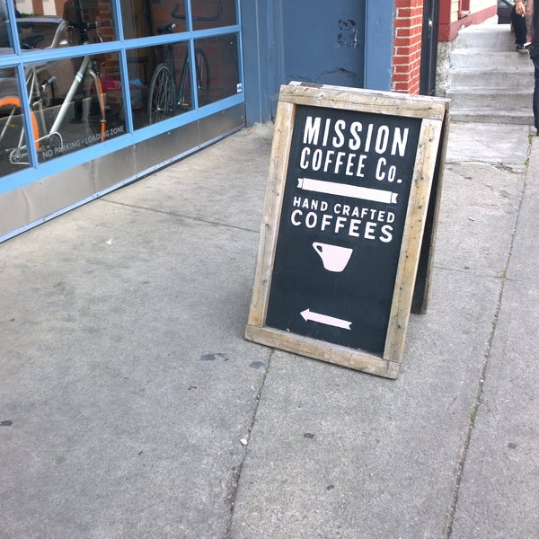 Das Foto wurde bei Mission Coffee Co. von Phazed am 7/19/2015 aufgenommen