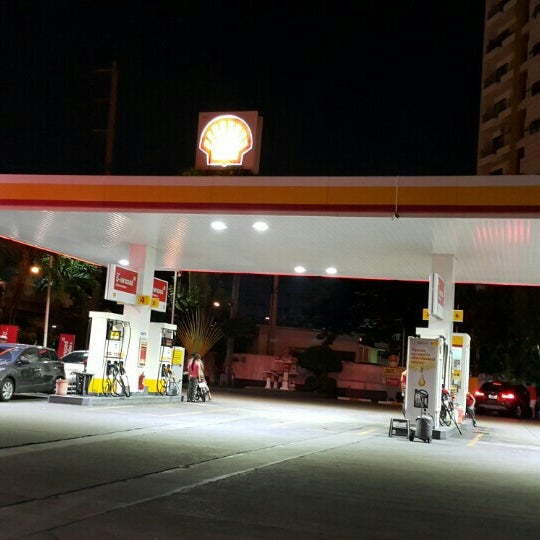 Photo taken at Shell by Nokkaew J. on 4/30/2015