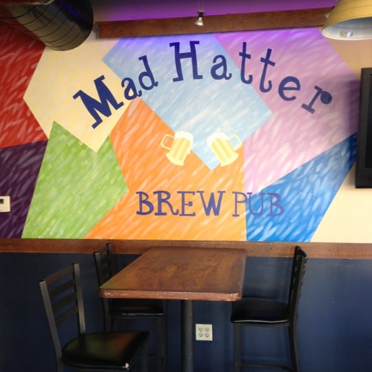 รูปภาพถ่ายที่ Mad Hatter Brew Pub โดย Jeff H. เมื่อ 11/3/2012