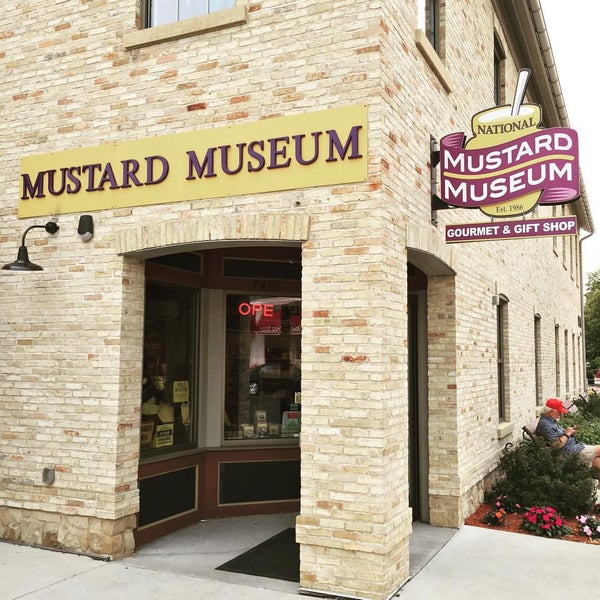 Снимок сделан в National Mustard Museum пользователем mikey r. 8/30/2015