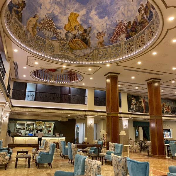 Foto diambil di Venezia Palace Deluxe Resort Hotel oleh Sevgiiii pada 5/14/2022
