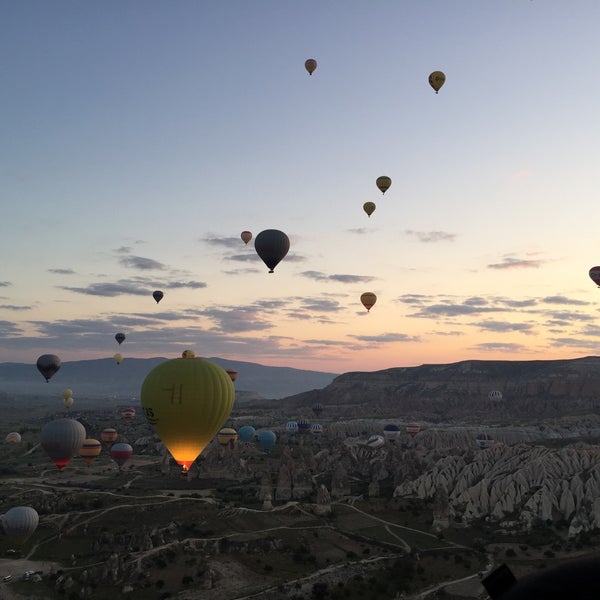 รูปภาพถ่ายที่ Voyager Balloons โดย Deniz O. เมื่อ 5/20/2016