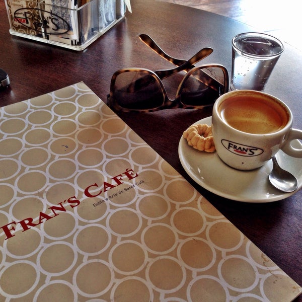 4/26/2015 tarihinde Raphaela L.ziyaretçi tarafından Fran&#39;s Café'de çekilen fotoğraf