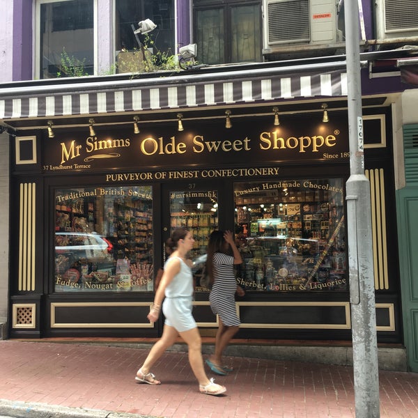 Das Foto wurde bei Mr Simms Olde Sweet Shoppe von L😎 K. am 9/9/2016 aufgenommen