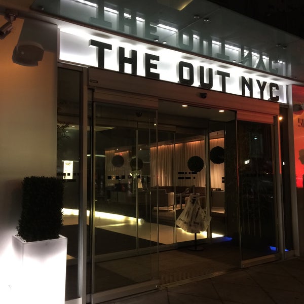 Foto tirada no(a) The OUT NYC Hotel por Aska em 10/3/2015