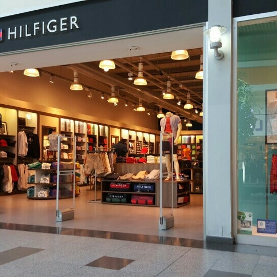 Tommy Hilfiger outlet Store, Facebook