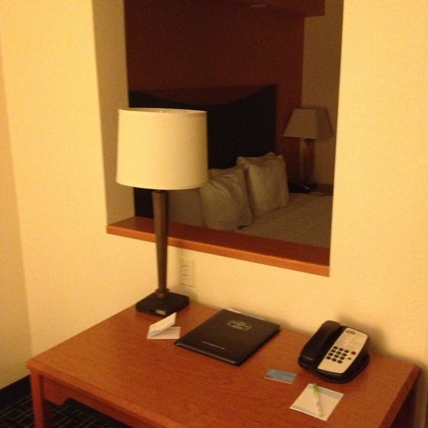 Foto diambil di Fairfield Inn &amp; Suites Houston Humble oleh Ben H. pada 1/7/2013