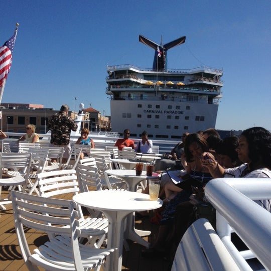 Das Foto wurde bei Yacht StarShip Dining Cruises von 🌸Cinderella 🌸 am 10/20/2012 aufgenommen