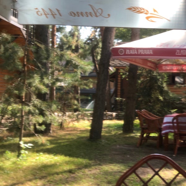 مطعم جميل في كييف في الغابه