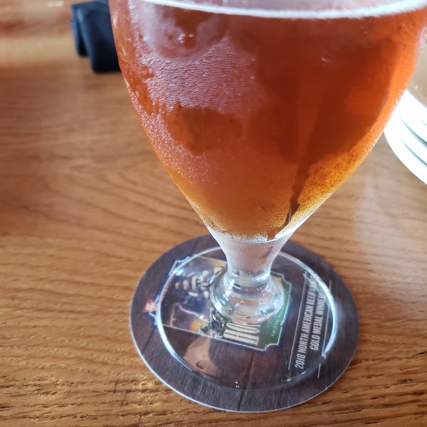 Photo taken at BJ&#39;s Restaurant &amp; Brewhouse by Jessica F. on 2/7/2019