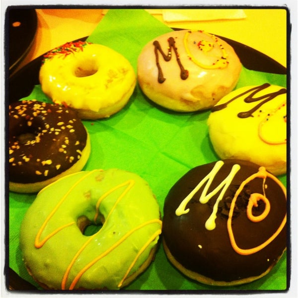 Снимок сделан в MO Donuts &amp; Coffee пользователем Гел Л. 2/5/2013