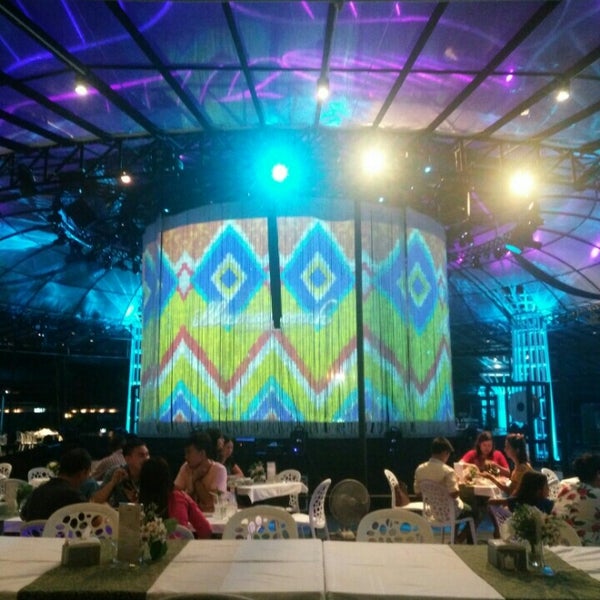 Артемис берлин. Show park. Модели хостес в стрип клубе. Парк стромовка в праге. Show park.