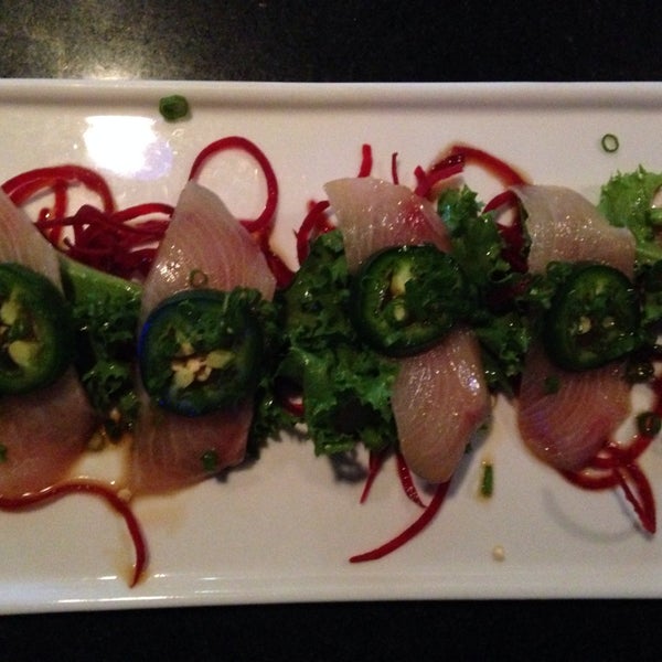 Foto diambil di Shinto Japanese Steakhouse &amp; Sushi Bar oleh Cate C. pada 9/11/2014
