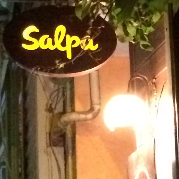 Foto tirada no(a) Salpa Bar por Ayşen A. em 8/22/2015