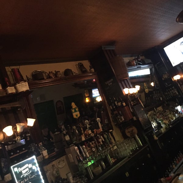 Foto tirada no(a) Lizzy McCormack&#39;s Irish Bar por Scott R. em 8/24/2017
