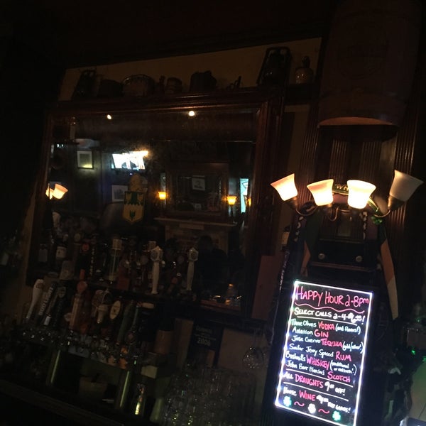 Foto scattata a Lizzy McCormack&#39;s Irish Bar da Scott R. il 9/29/2017