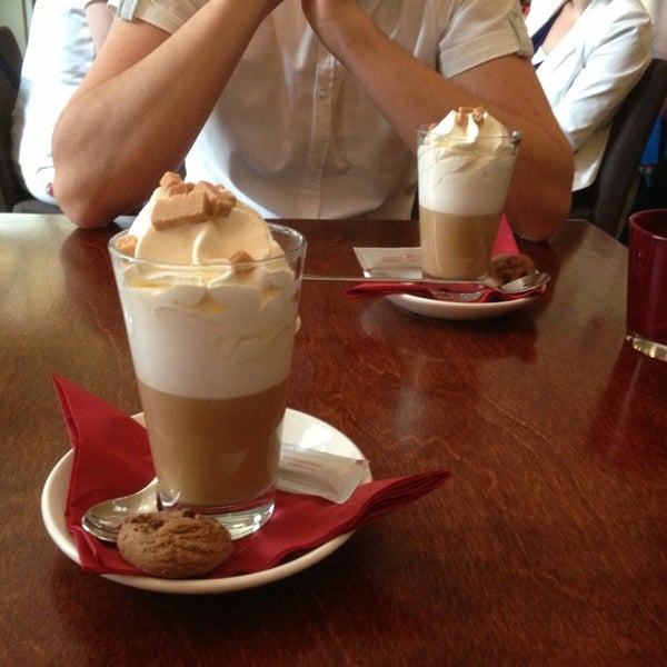 7/5/2013 tarihinde Elle P.ziyaretçi tarafından Grand Café Arnhems Meisje'de çekilen fotoğraf