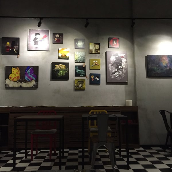 Foto diambil di Page Cafe &amp; Gallery oleh Furkan A. pada 2/1/2015