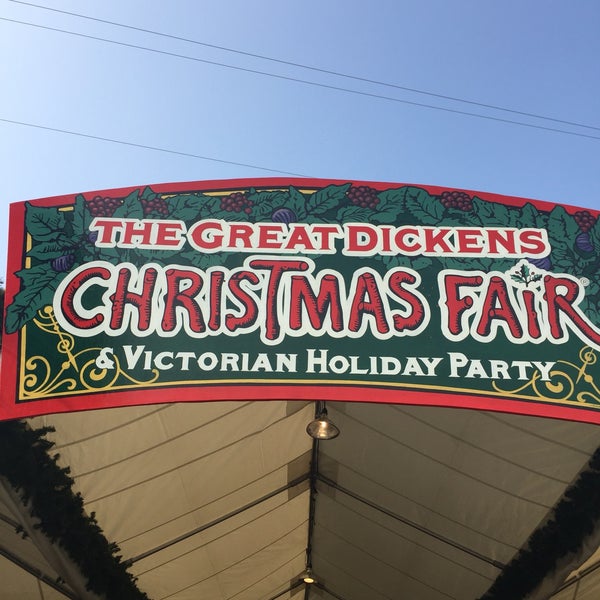 Foto diambil di The Great Dickens Christmas Fair oleh Edwina pada 11/17/2018